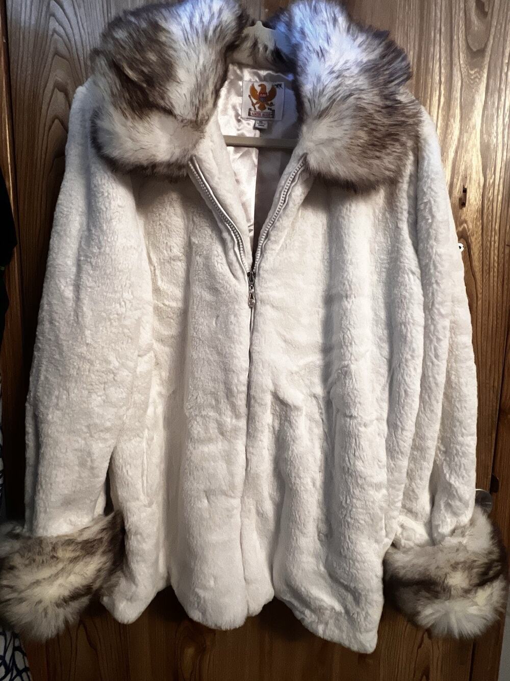 Ameri Mode White Faux Fur Jacket XL Vintage Plush Winter Coat Black Tip Collar